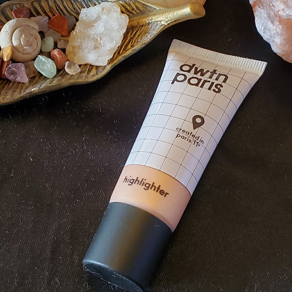 DWTN PARIS Highlighter